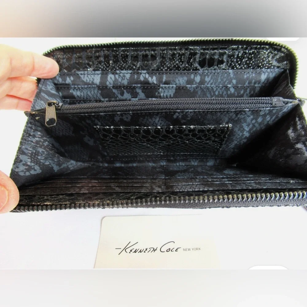 Kenneth Cole Black Large Leather Zip Around Wallet snakeskin Style - Picture 4 of 5